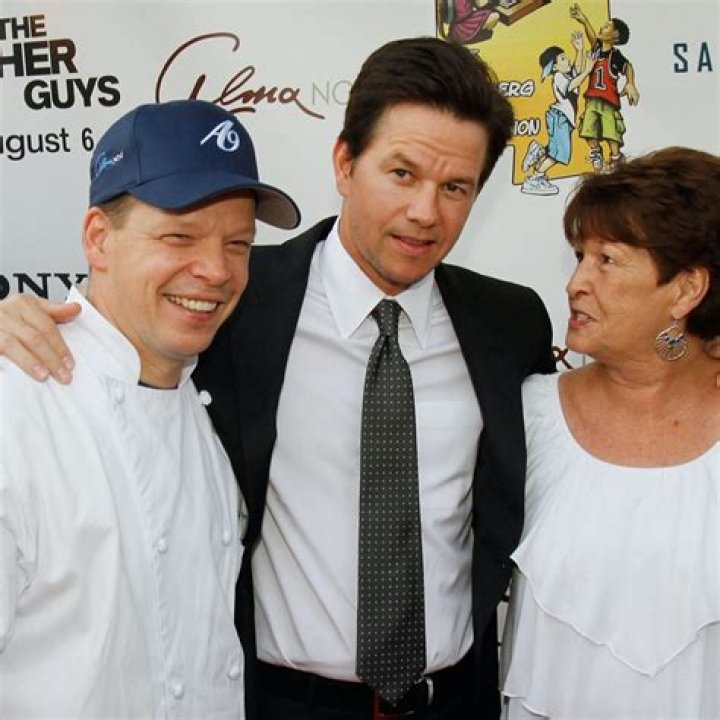 Jeff Wahlberg Net Worth - Wiki, Age, Weight and Height, Relationships, Family, and More