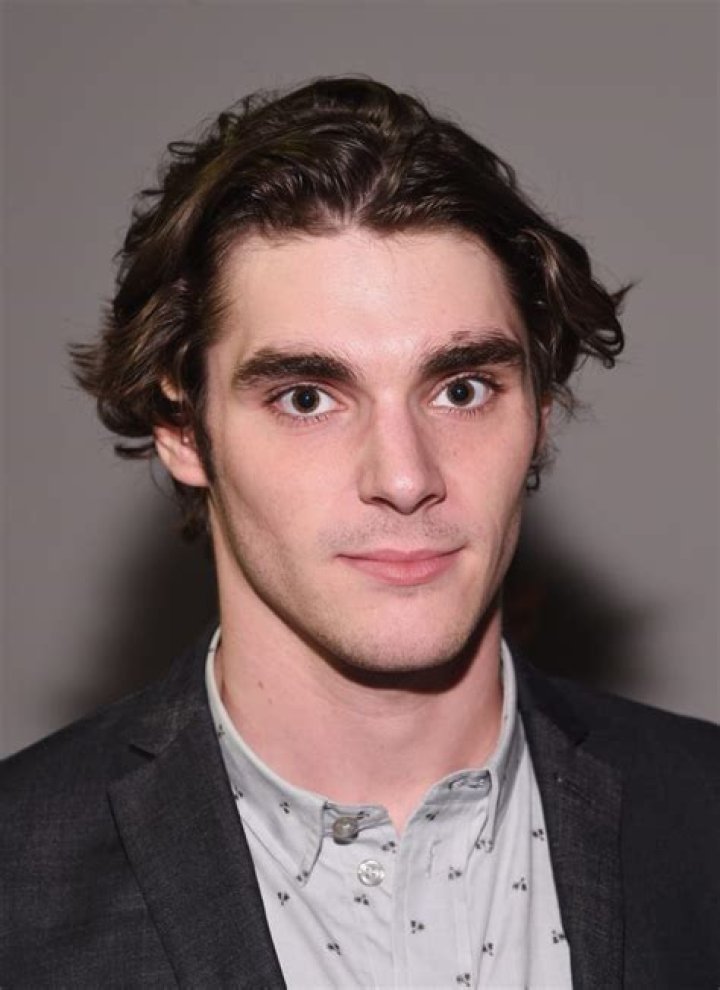 RJ Mitte Net Worth - Wiki, Age, Weight and Height, Relationships, Family, and More